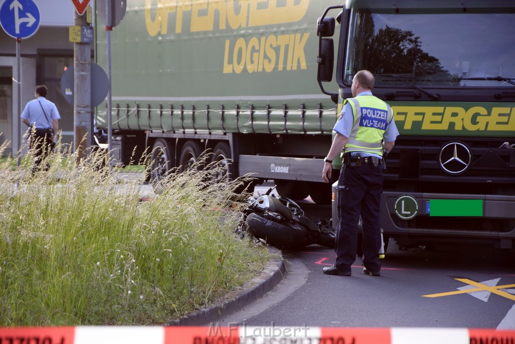 Schwerer Motorrad Unfall Feldkassel Robert Boschstr Edsel Fordstr P038.JPG - Miklos Laubert